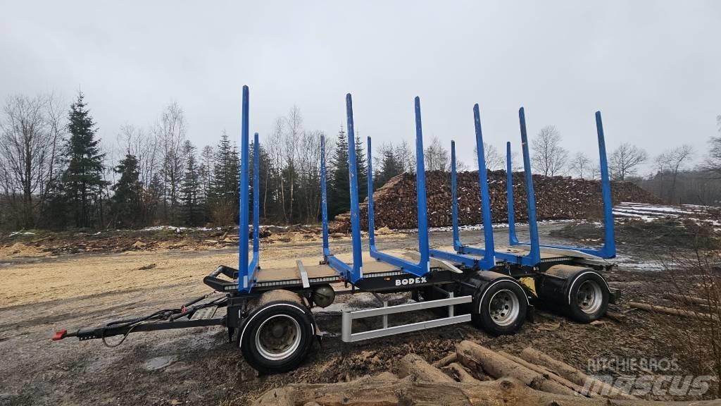 Bodex AP 240 F 木材トレーラー