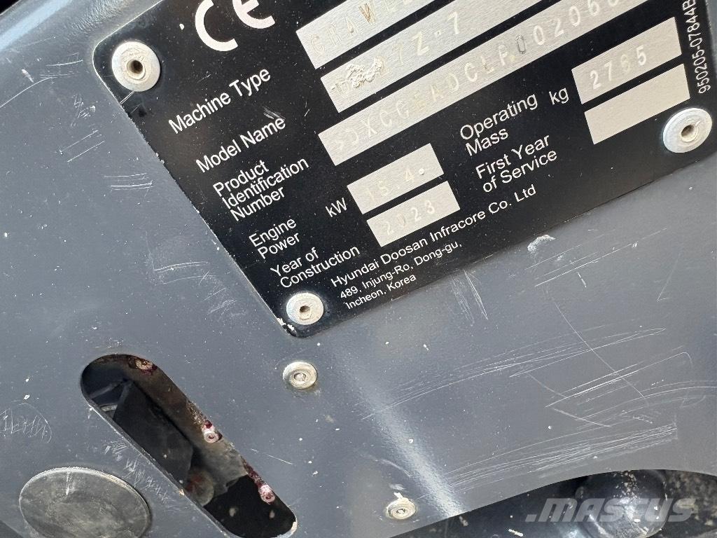 Doosan DX 27 Z ミニ油圧ショベル 7t以下（ミニユンボ・ミニディガー）