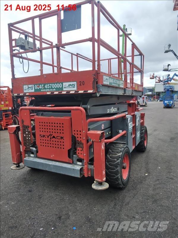 SkyJack SJ 8841 RT シザースリフト