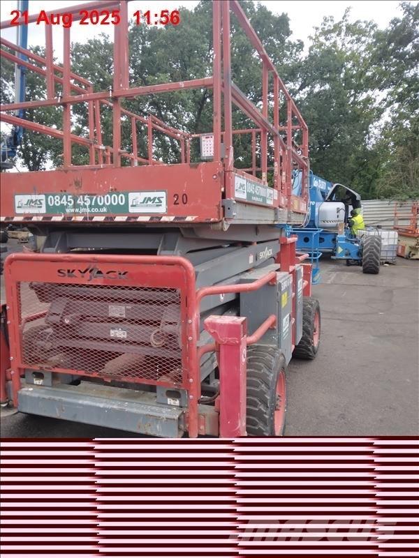 SkyJack SJ 8841 RT シザースリフト