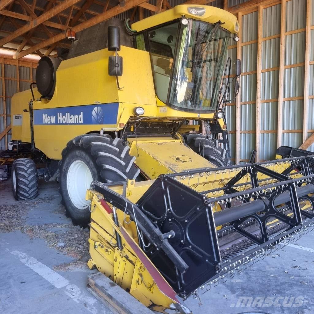 New Holland TC 5070 コンバイン