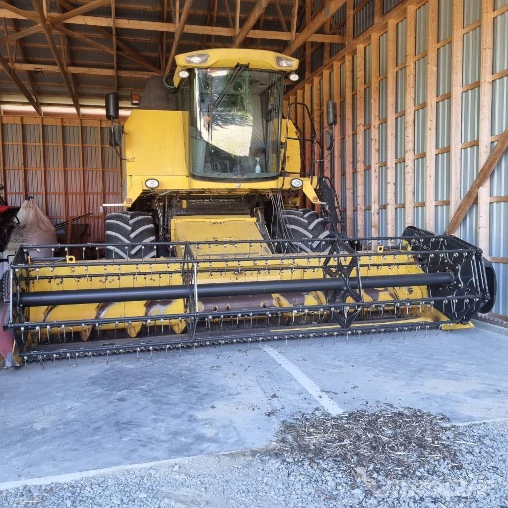 New Holland TC 5070 コンバイン