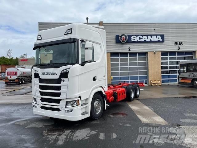 Scania S 590 キャブ付きシャーシ