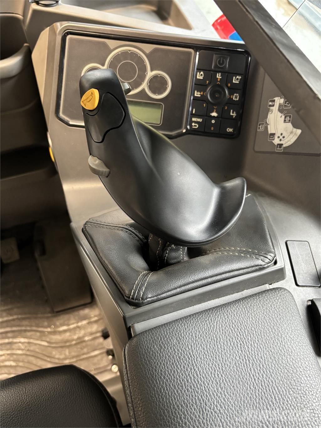 Atlet UHD200 リーチフォークリフト