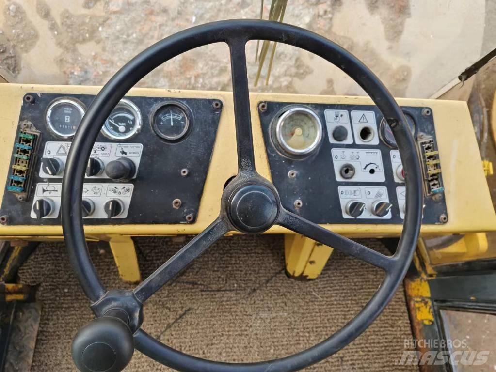 Bomag BW 217 振動ローラ