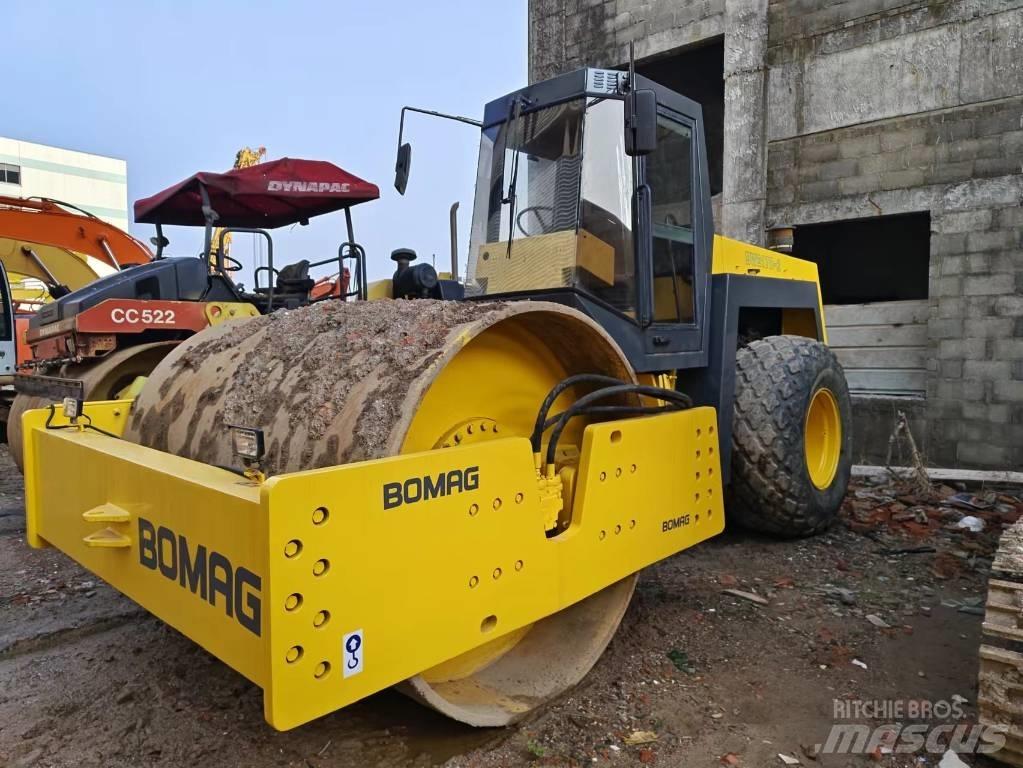Bomag BW 217 振動ローラ