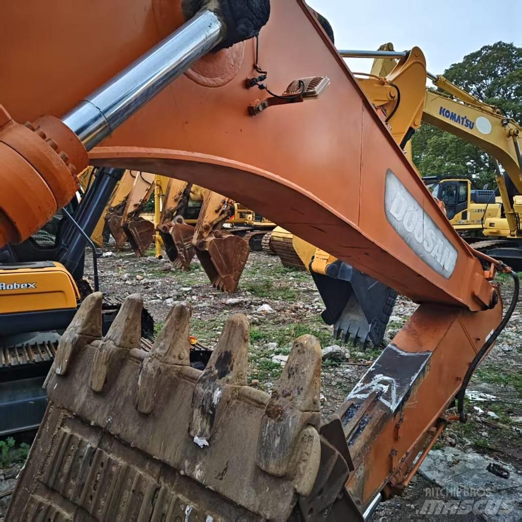 Doosan DX 300 LC 大型油圧ショベル12t以上（パワーショベル・ユンボ）