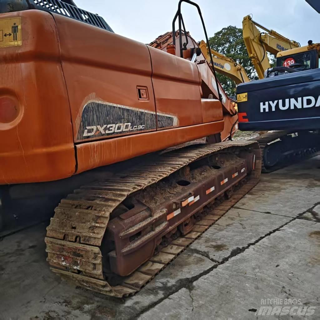 Doosan DX 300 LC 大型油圧ショベル12t以上（パワーショベル・ユンボ）