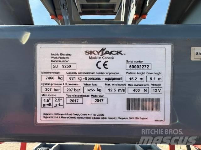 SkyJack SJ 9250 RT シザースリフト