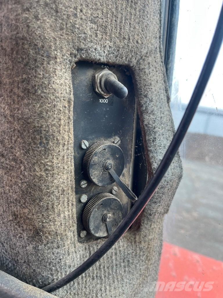 Massey Ferguson 3690 トラクター