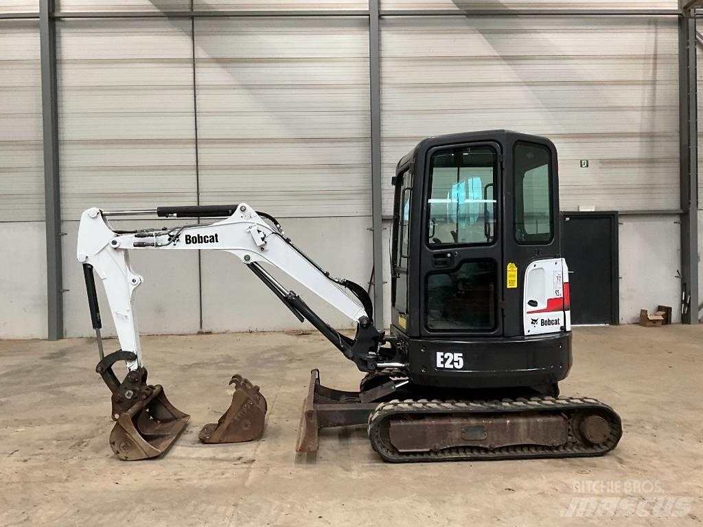 Bobcat E 25 ミニ油圧ショベル 7t以下（ミニユンボ・ミニディガー）