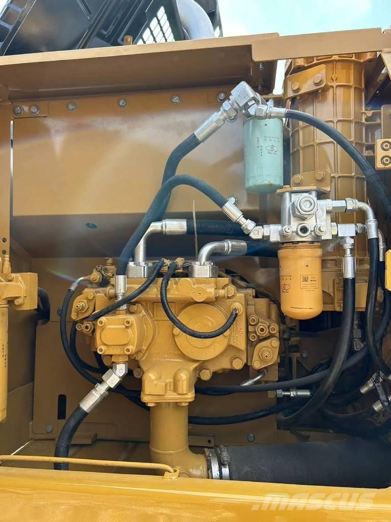 CAT 320 D 大型油圧ショベル12t以上（パワーショベル・ユンボ）