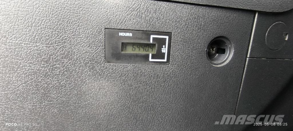 Hyundai HW 140 ホイール式油圧ショベル（パワーショベル・ユンボ・バックホー）