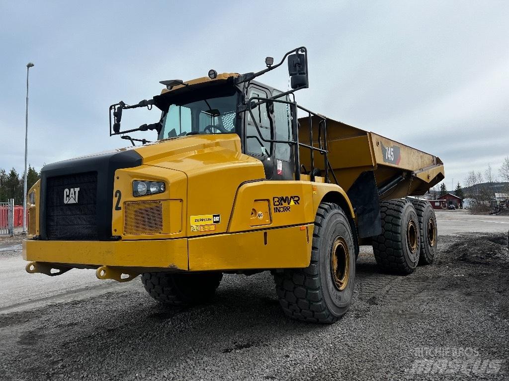 CAT 745 アーティキュレート式ダンプトラック