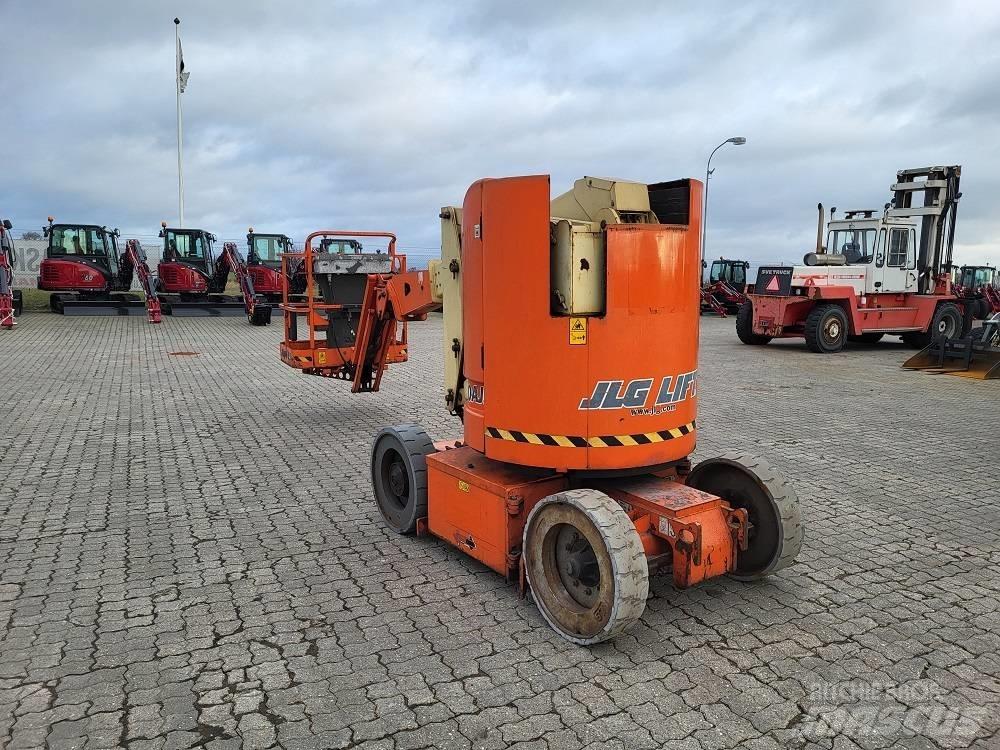 JLG E 300 AJP ブームリフト　屈伸型