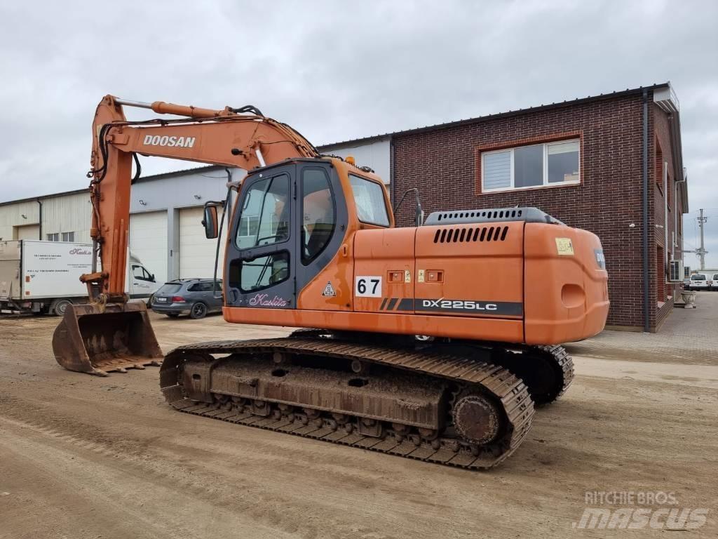 Doosan DX 225 LC 大型油圧ショベル12t以上（パワーショベル・ユンボ）