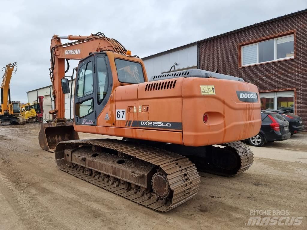 Doosan DX 225 LC 大型油圧ショベル12t以上（パワーショベル・ユンボ）