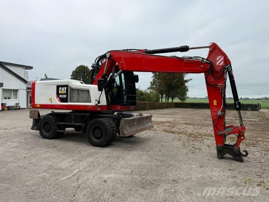 CAT M320F ホイール式油圧ショベル（パワーショベル・ユンボ・バックホー）