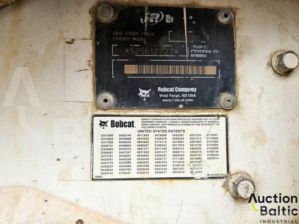 Bobcat T 250 クローラーローダー