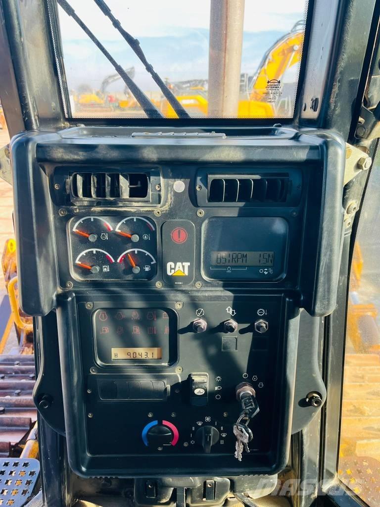 CAT D 6 N XL ブルドーザー