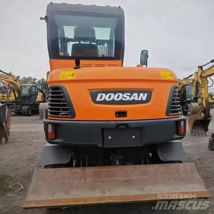 Doosan DX 60W ホイール式油圧ショベル（パワーショベル・ユンボ・バックホー）
