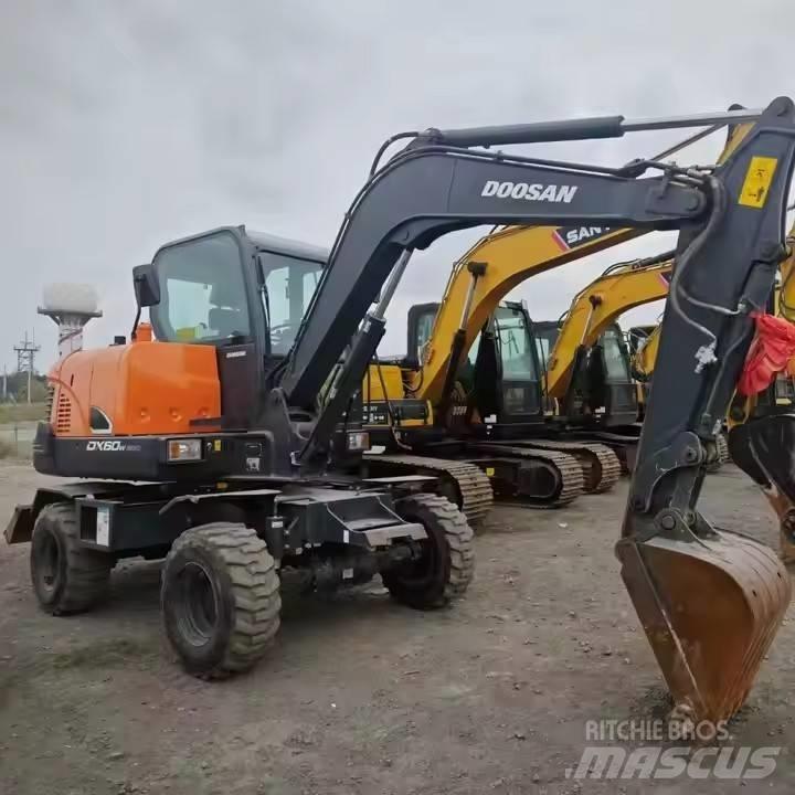 Doosan DX 60W ホイール式油圧ショベル（パワーショベル・ユンボ・バックホー）