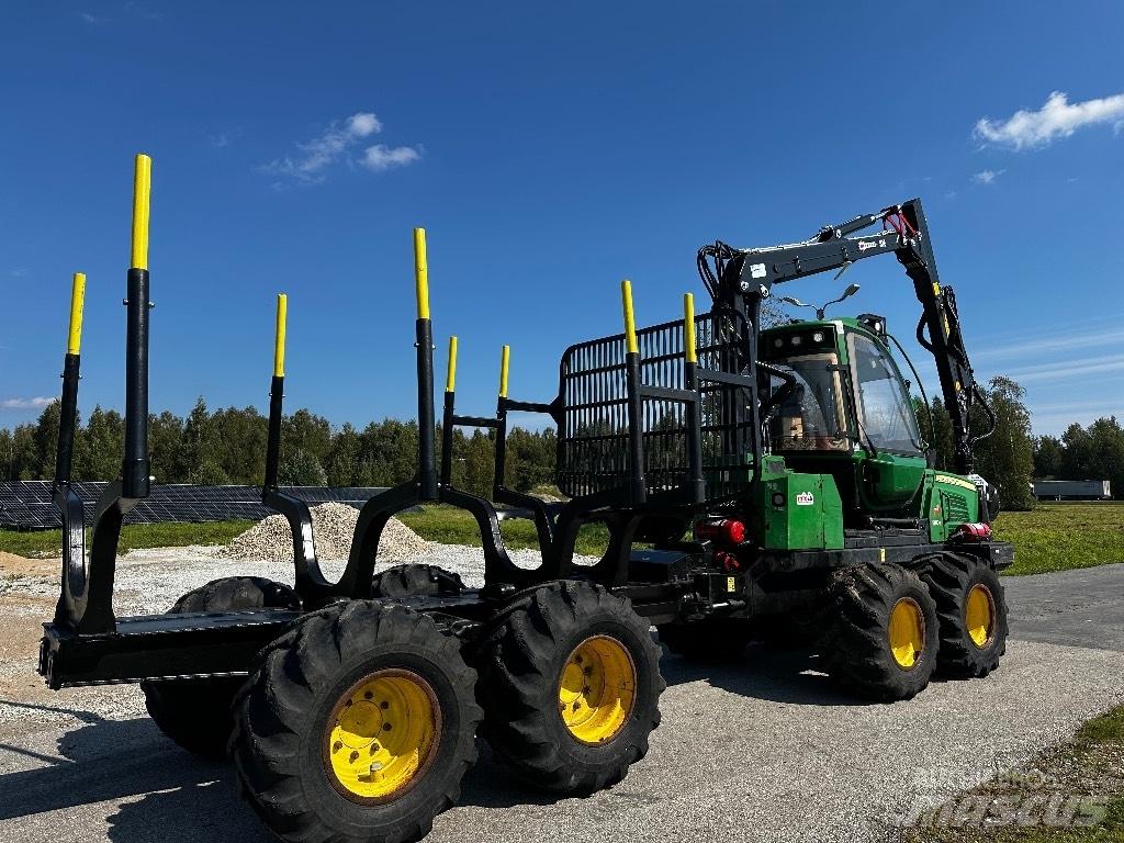 John Deere 810 E フォワーダー