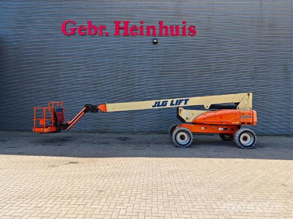 JLG E600 JP ブームリフト　屈伸型