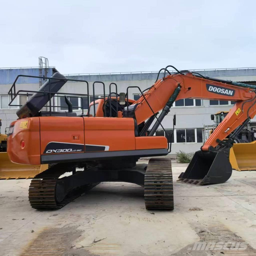 Doosan DX 300 大型油圧ショベル12t以上（パワーショベル・ユンボ）