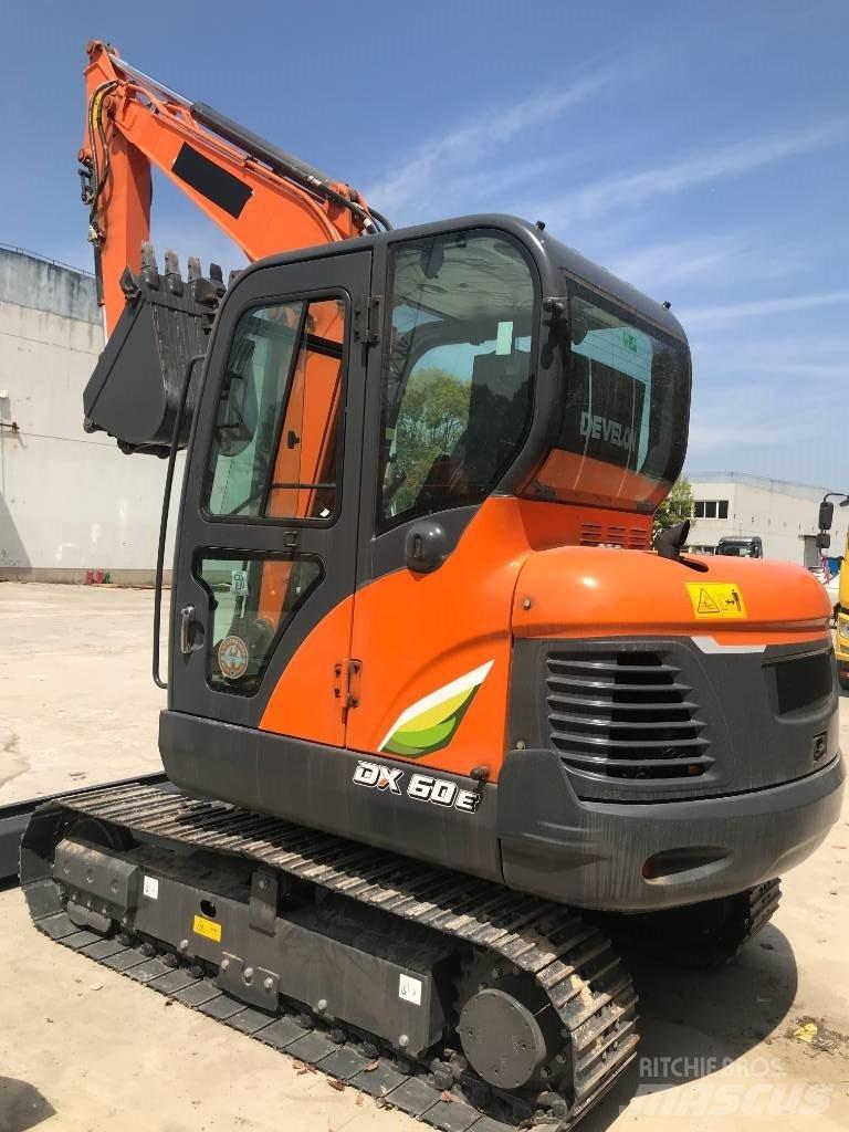 Doosan DX 60 大型油圧ショベル12t以上（パワーショベル・ユンボ）