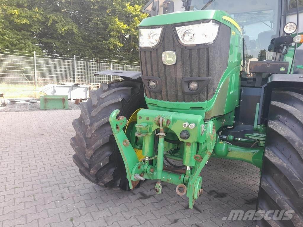 John Deere 6215 R トラクター