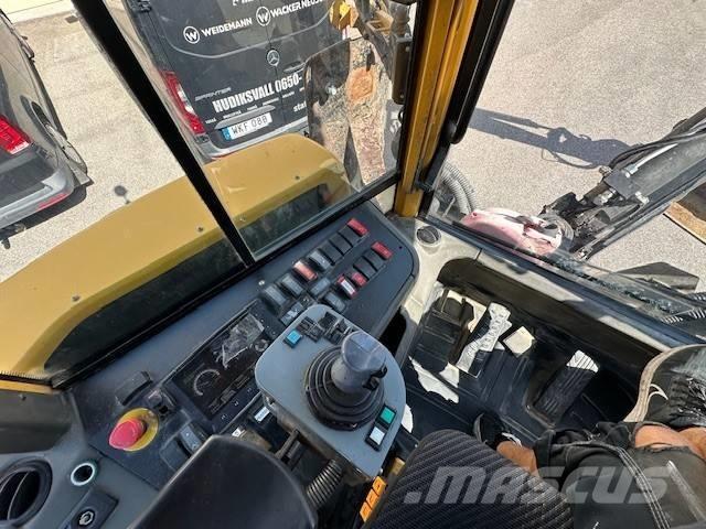 Huddig 1260B City バックホーローダー