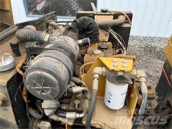 CAT CB-224E 振動ローラ