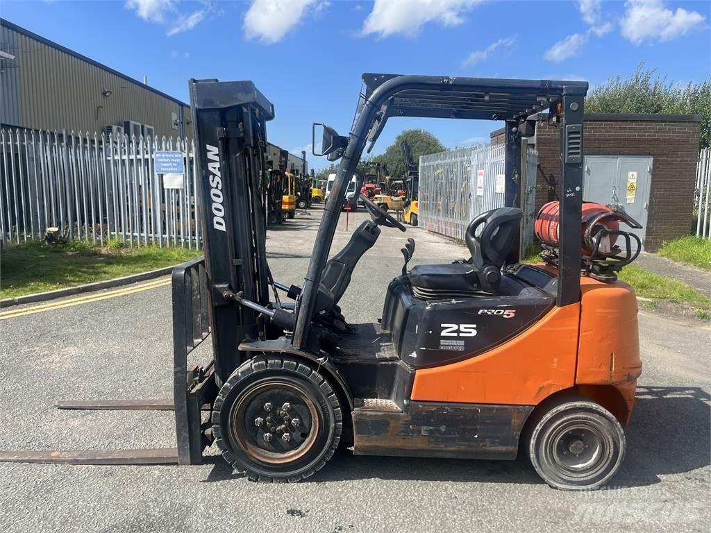 Doosan G25P-5 LPGフォークリフト
