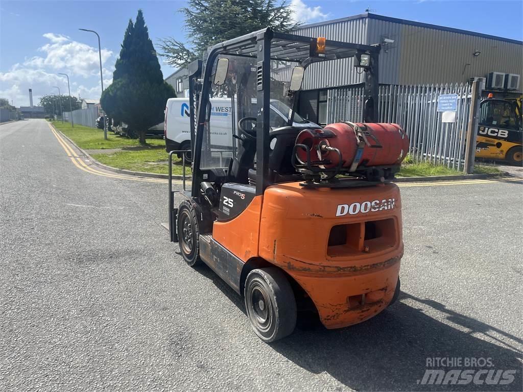 Doosan G25P-5 LPGフォークリフト