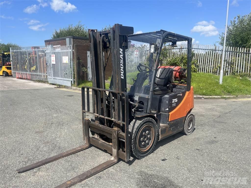 Doosan G25P-5 LPGフォークリフト