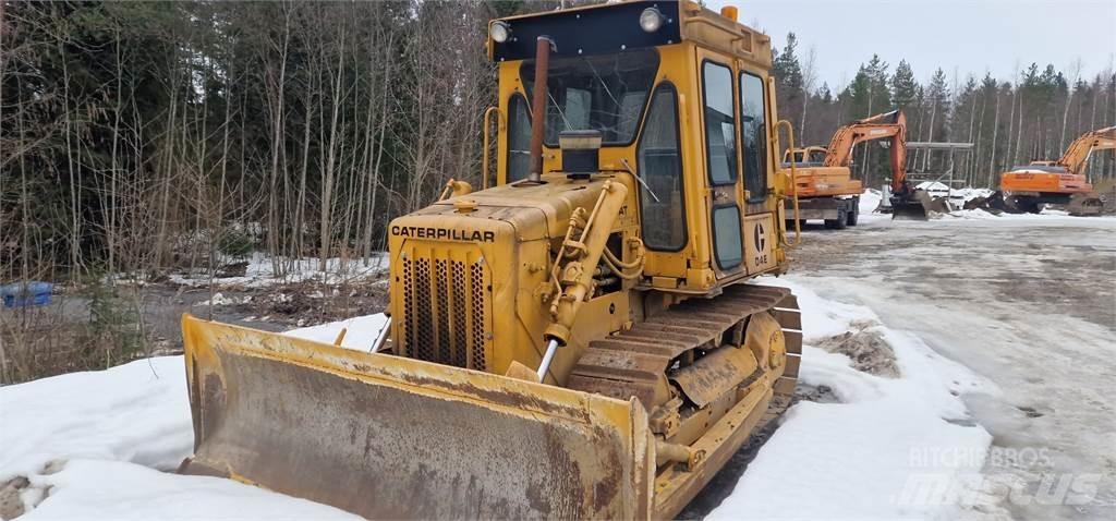 CAT D4E ブルドーザー