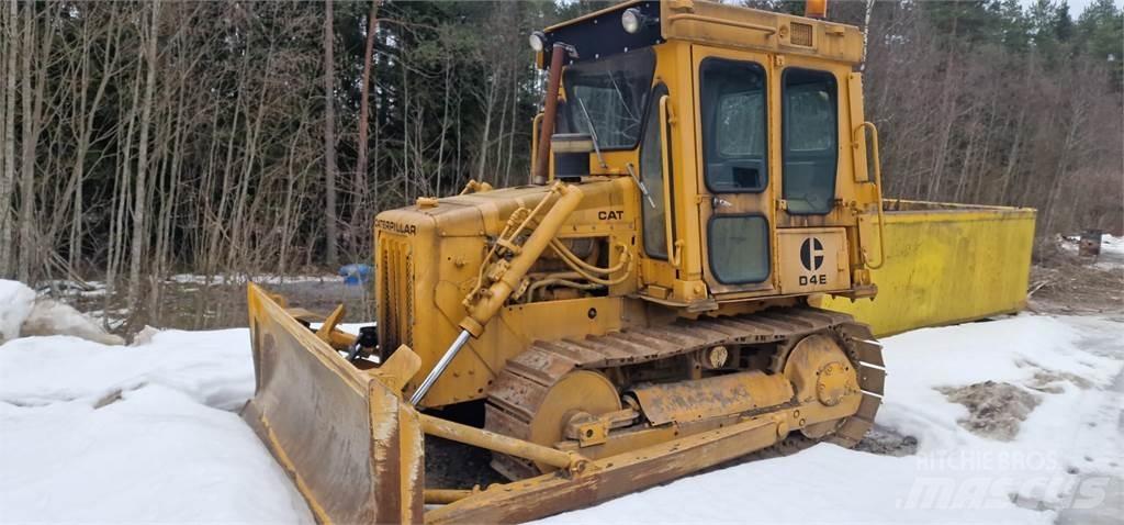 CAT D4E ブルドーザー
