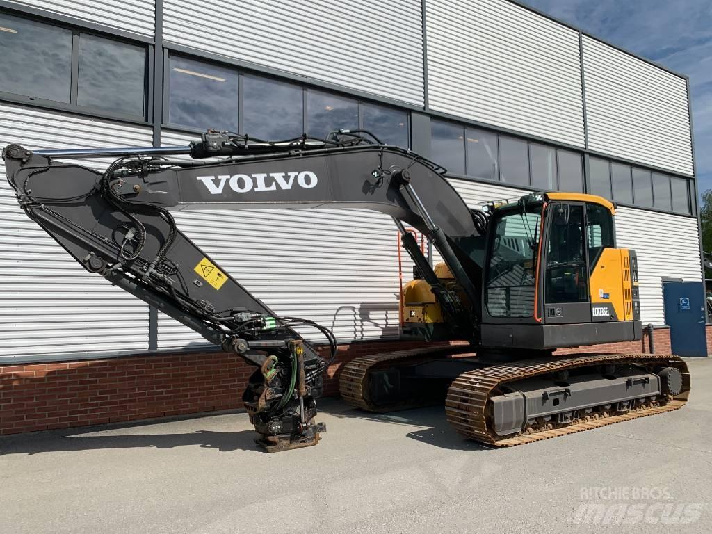 Volvo ECR235EL 大型油圧ショベル12t以上（パワーショベル・ユンボ）