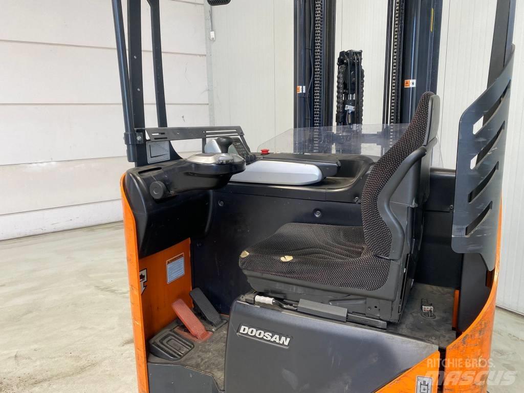 Doosan BR16JW- 7 PLUS リーチフォークリフト
