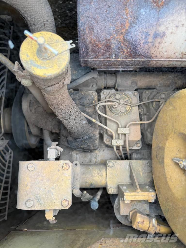 Komatsu D58E-1 ブルドーザー