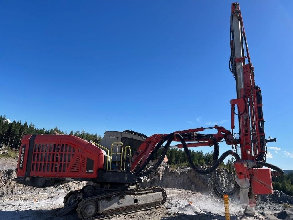 Sandvik DX 800i サーフェイスドリルリグ
