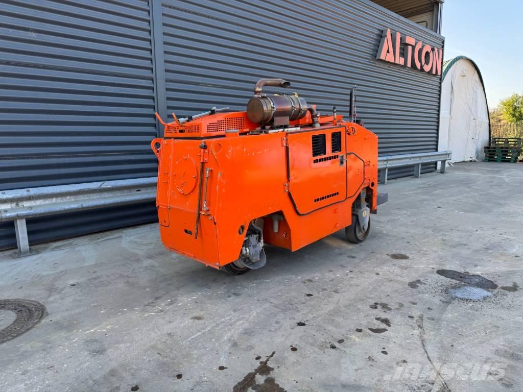 Wirtgen W 350 アスファルトコールドミリングマシーン