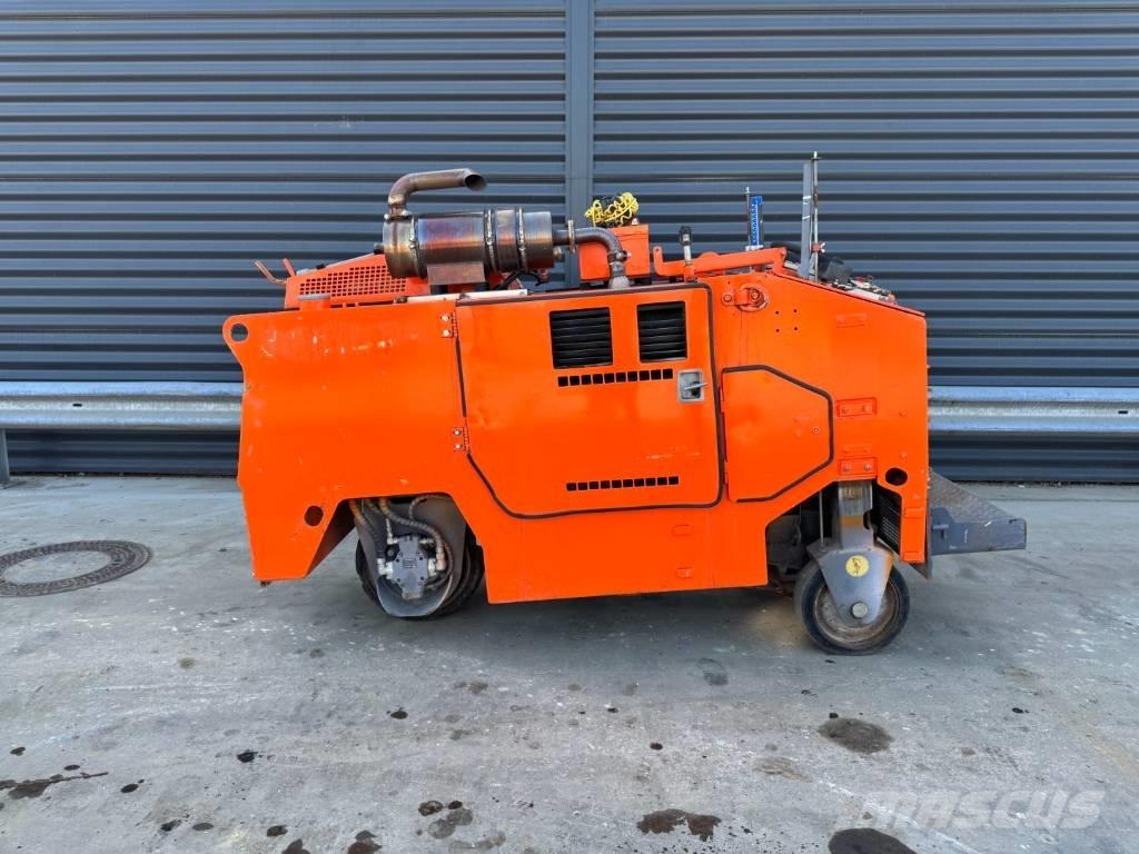 Wirtgen W 350 アスファルトコールドミリングマシーン