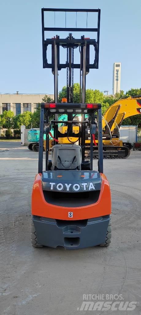 Toyota FD30 ディーゼル・軽油