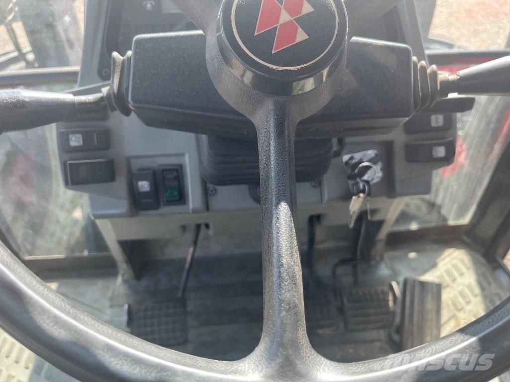 Massey Ferguson 8110 トラクター