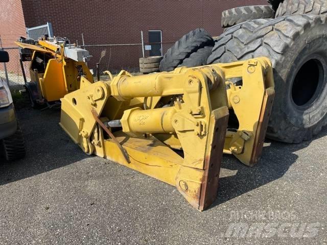 CAT D 8 R Ripper その他部品