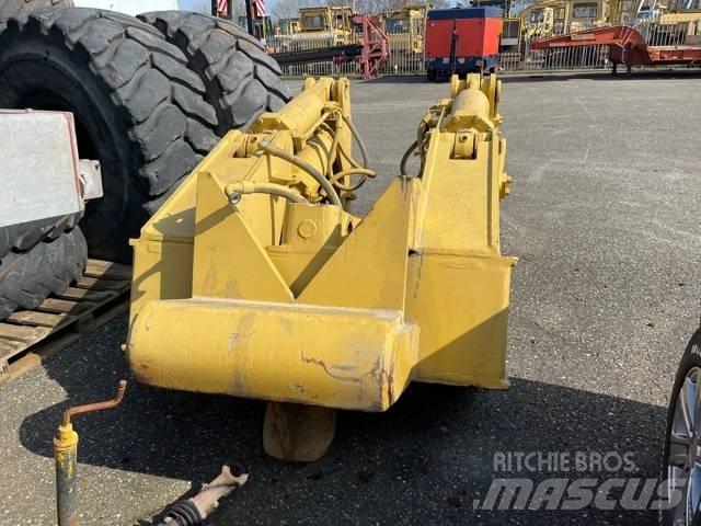 CAT D 8 R Ripper その他部品