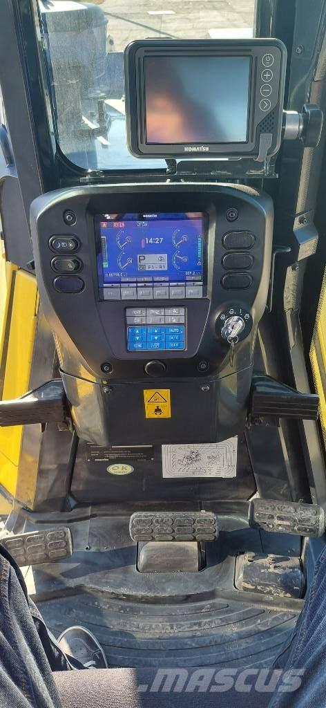 Komatsu D65EXi ブルドーザー