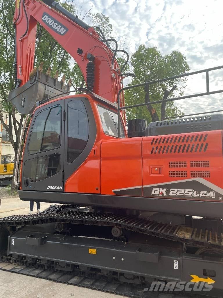 Doosan DX 225 中型油圧ショベル 7ｔ-12ｔ（ユンボ・パワーショベル・バックホー）